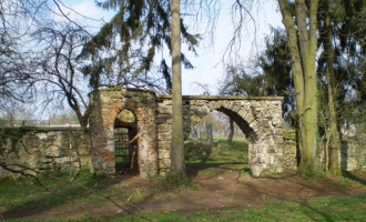 Gotická brána s rotundovitou vežičkou.JPG